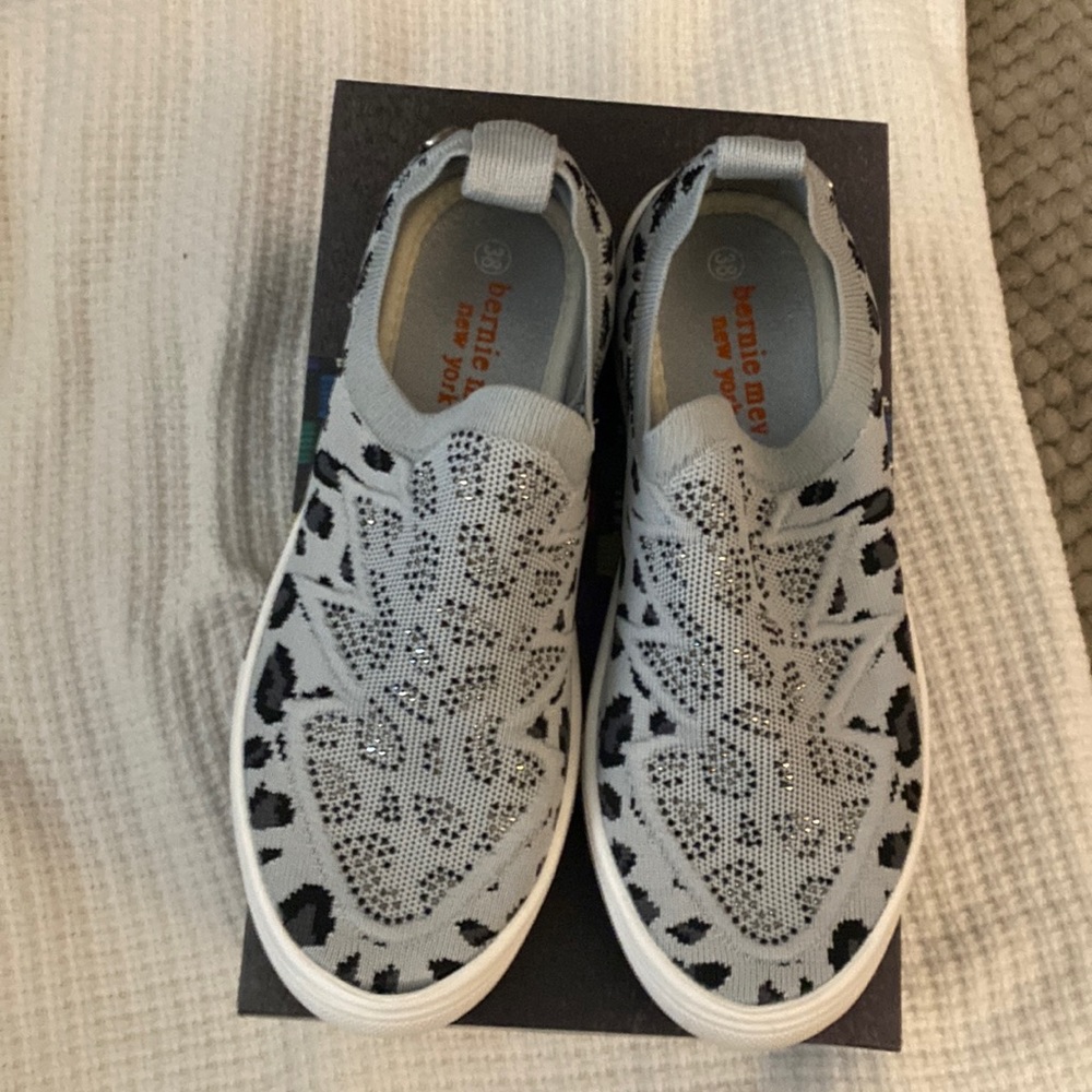 Bernie mev. Women’s shoes, sneakers Size 38 gray embellished rhinestones leopard